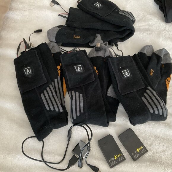 ActionHeat 3.7V Wool Rechargeable Heated Socks Black Small Medium LOT 4 Pairs - Picture 1 of 7
